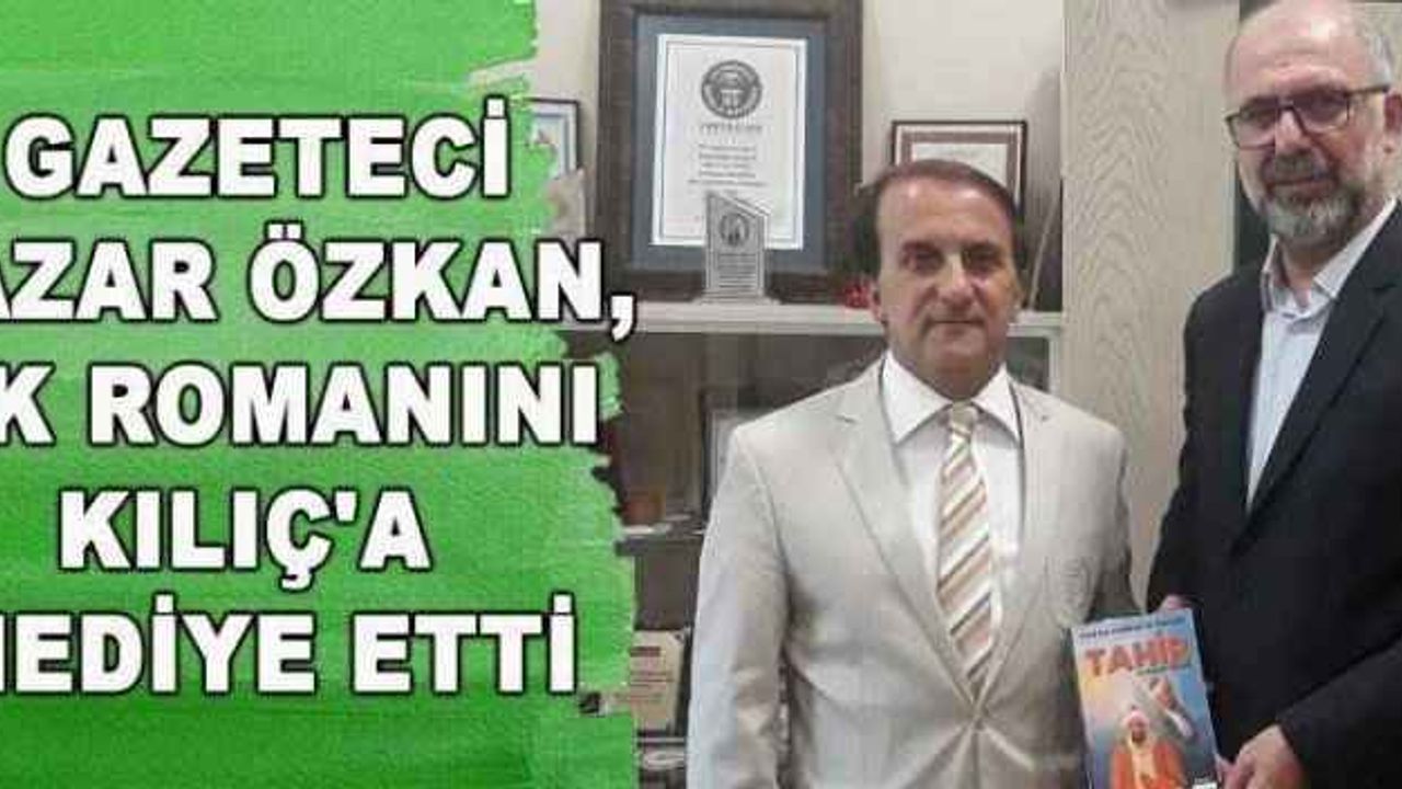 Gazeteci Yazar Özkan, İlk Romanını Kılıç'a Hediye Etti