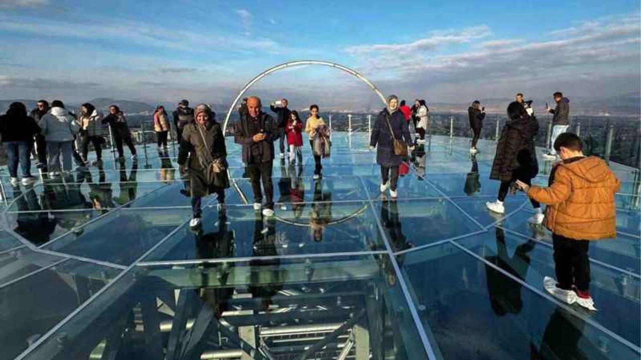 Kirazlıdere Cam Seyir Terası bölgenin cazibe merkezi haline geldi