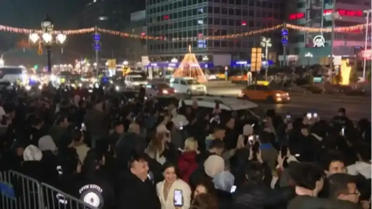Ankara'da yeni yıl - Kızılay Meydanı