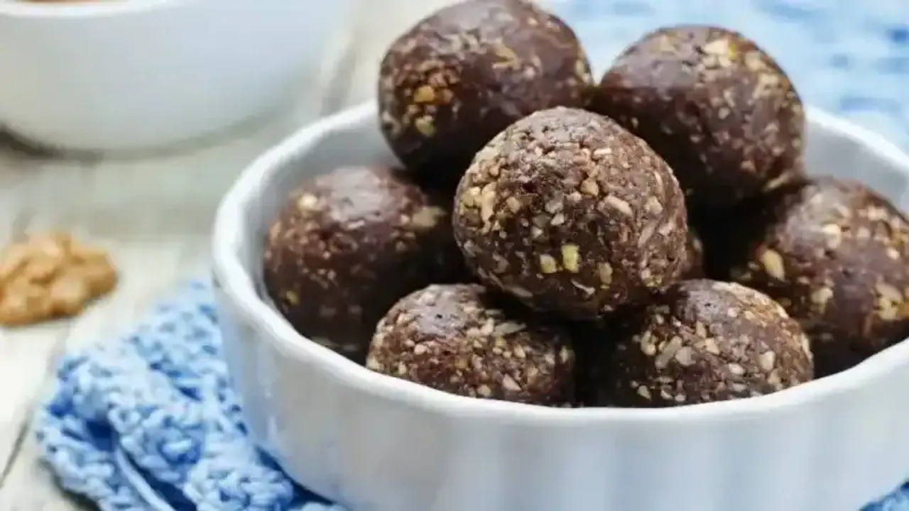 Enerjinin Toplandığı Lezzet Patırtısı: Kakaolu Yulaf Kepeği Topları Tarifi!