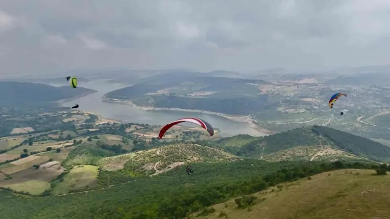 Türkmentepe, yamaç paraşütü tutkunlarını vazgeçilmezi
