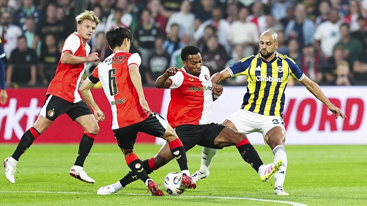 Fenerbahçe'de 4 Yıldız UEFA Listesinde Yok! Mourinho'dan Kadroda Radikal Değişim