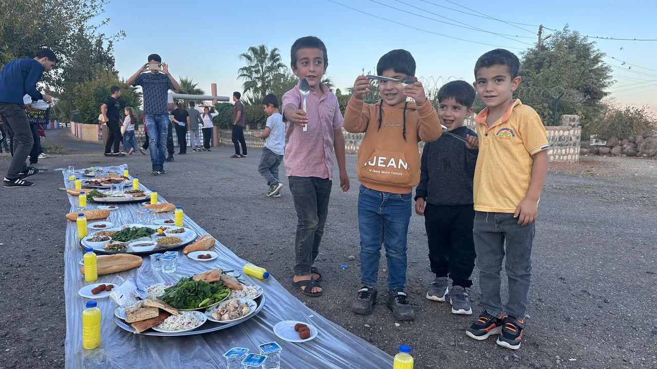 Polis memurundan köy çocuklarına birlik sofrası