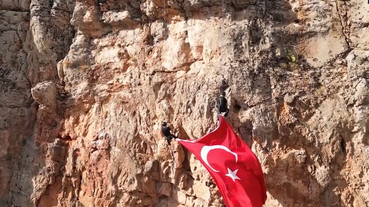 7 profesyonel dağcı bayrak açtı!