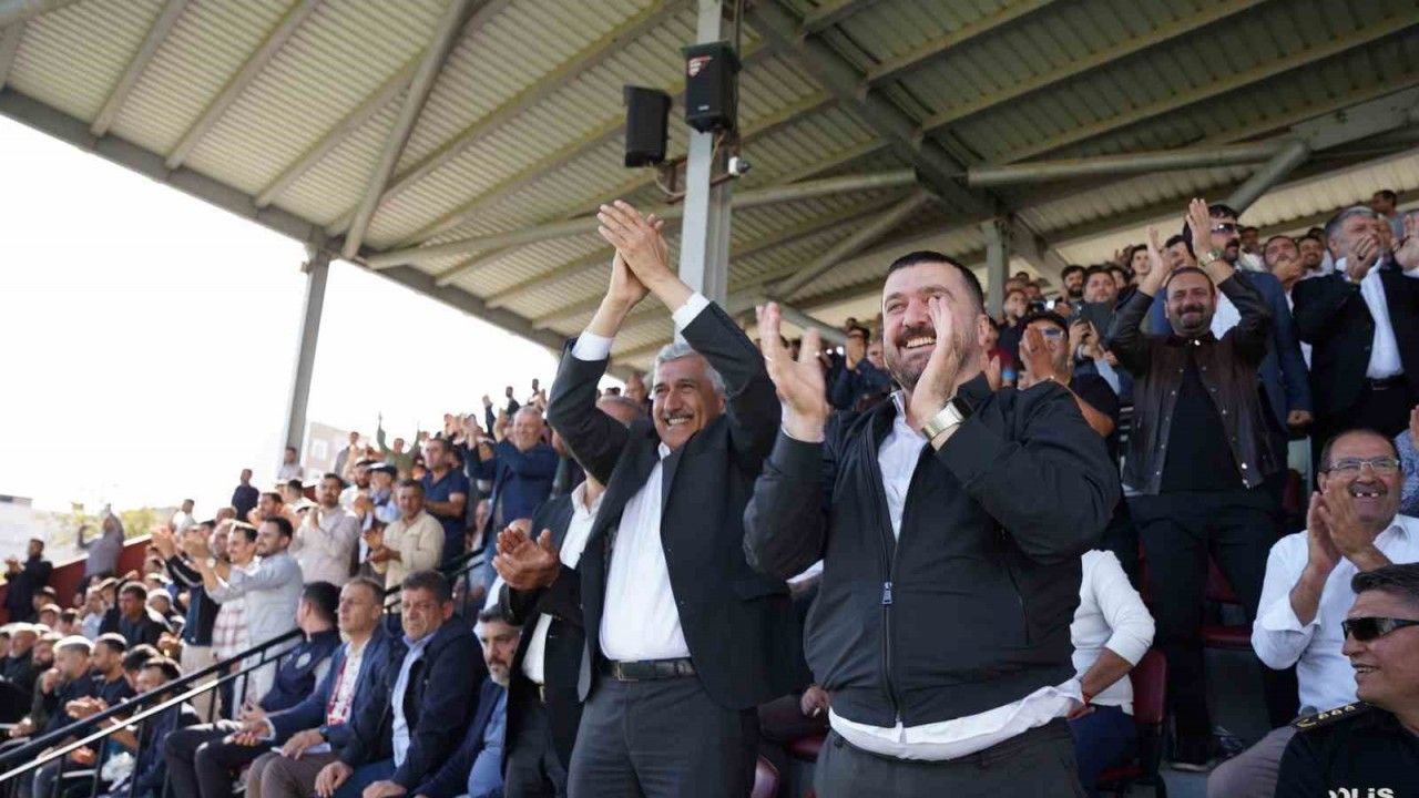 Başkan Hallaç’tan Kahta Spor02’ye destek çağrısı