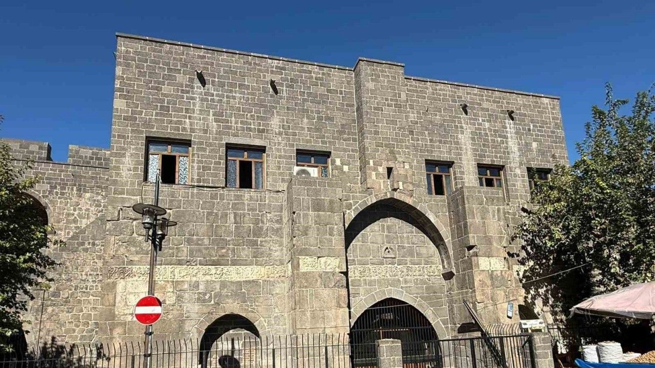 Diyarbakır'da bin yıllık camide cemaat abdest alamıyor