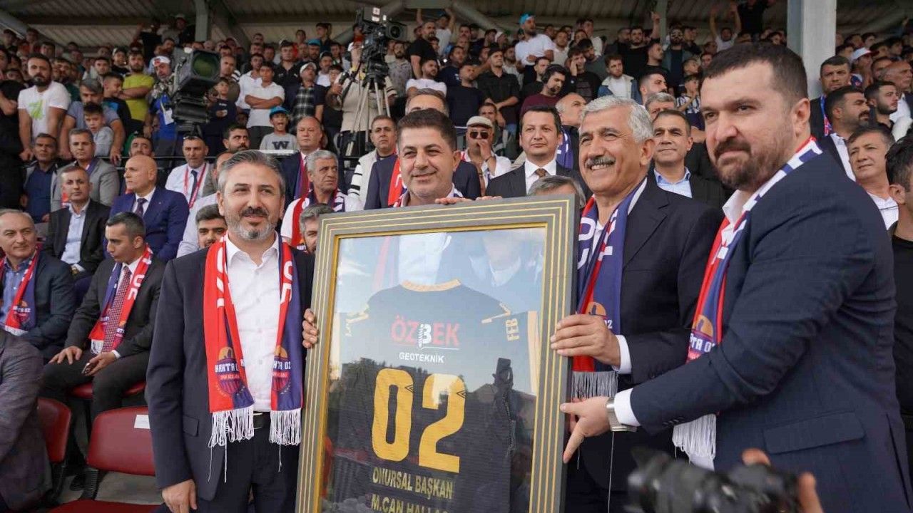 Kahta 02 Spor Kulübü’nden Başkan Hallaç’a "Onursal Başkanlık" unvanı