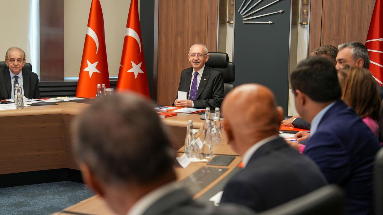 CHP'de Yeni Deprem! Veli Ağbaba Disipline Sevk Edi