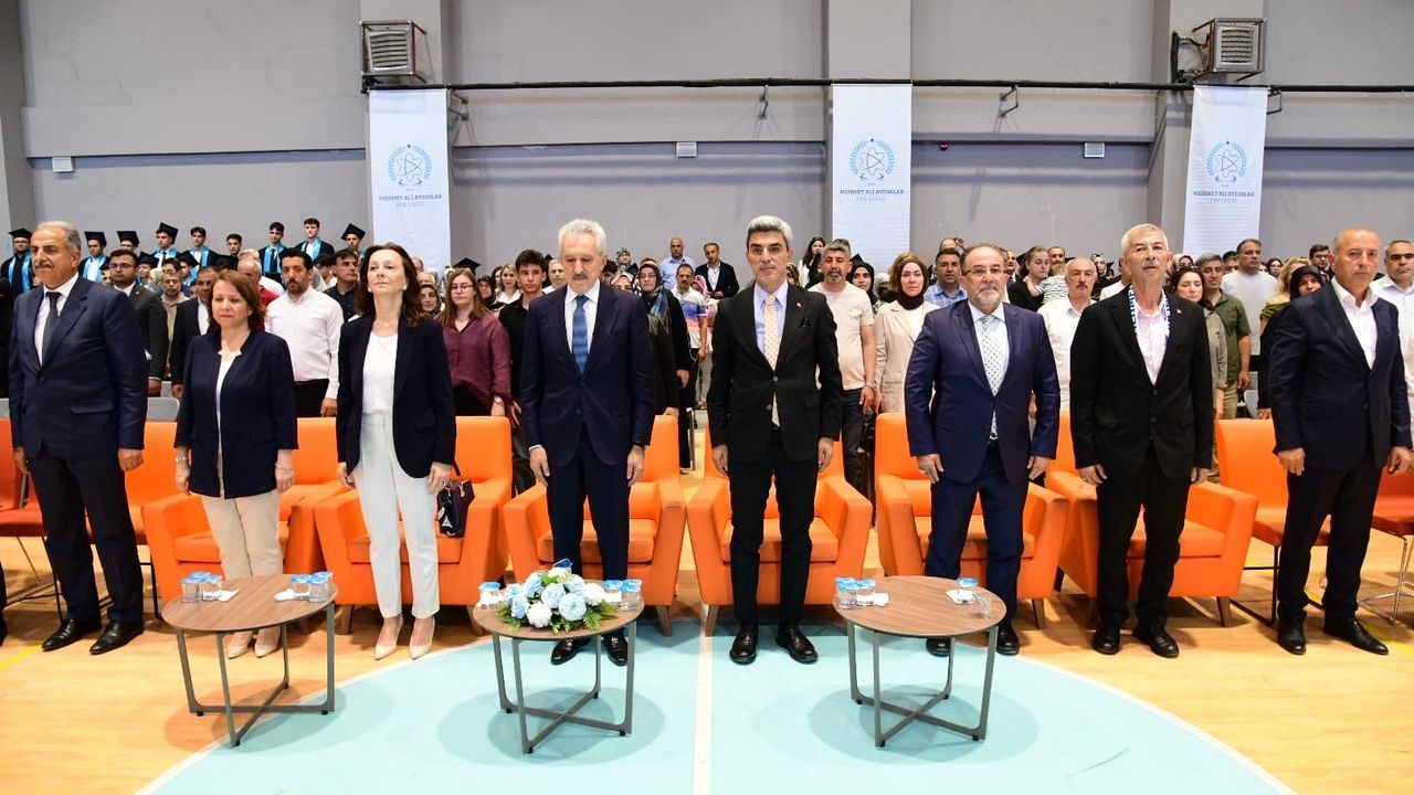Başkan Çömertoğlu O Lisenin Mezuniyetine Katıldı, Arapgir’de