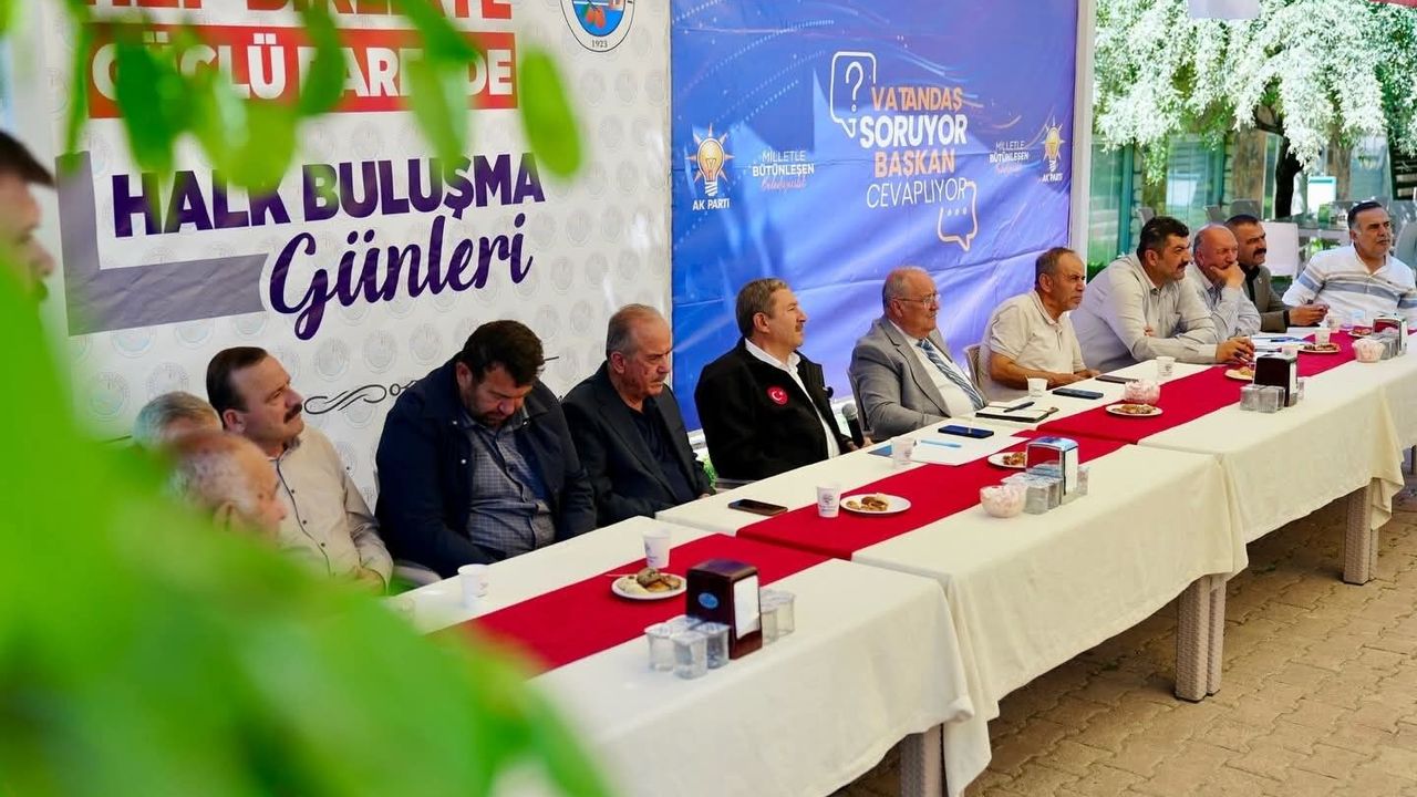 Darende’de Dikkat Çeken Buluşma! Başkan Bozkurt Vatandaşları