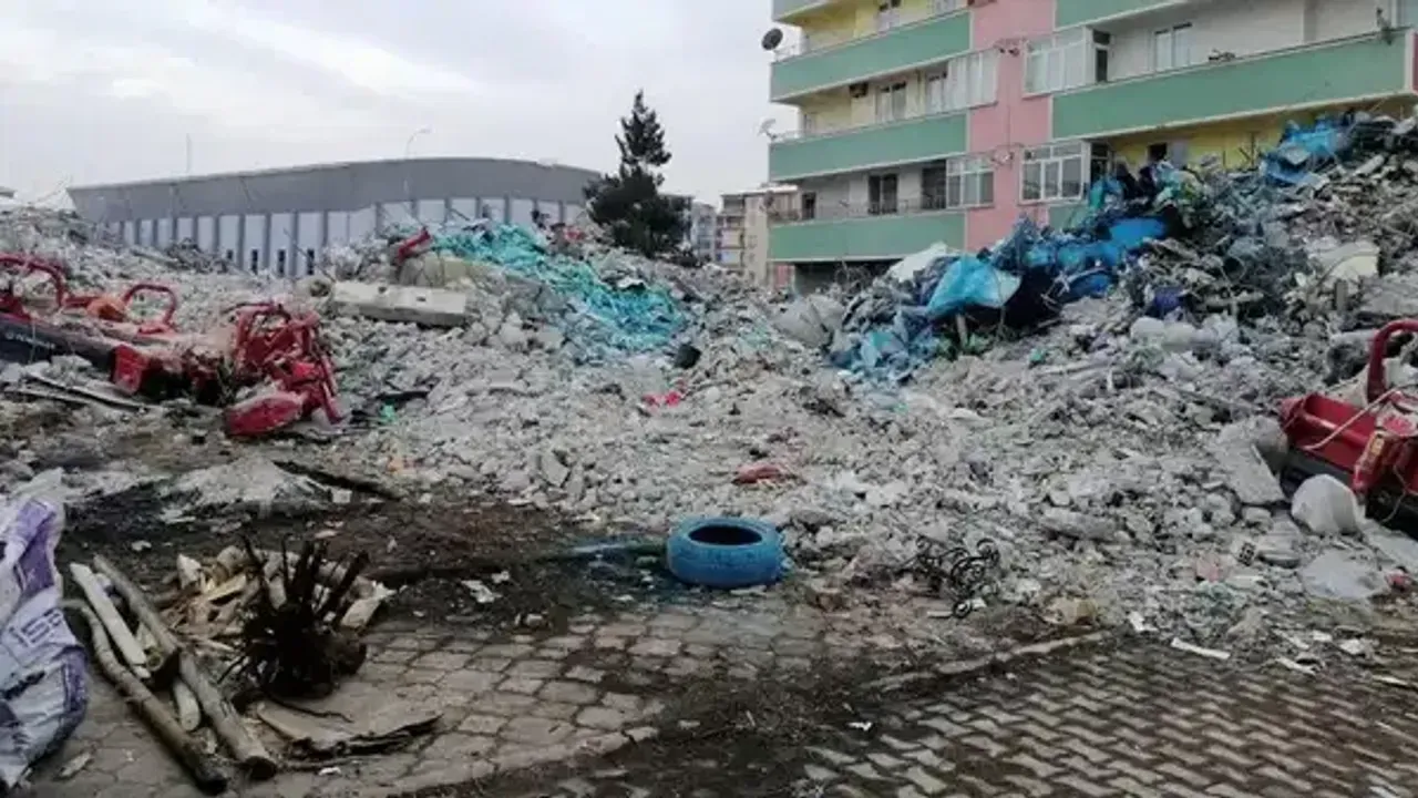 Malatya'da Depremde 19 Canın Yitirildiği Ermeç Apa