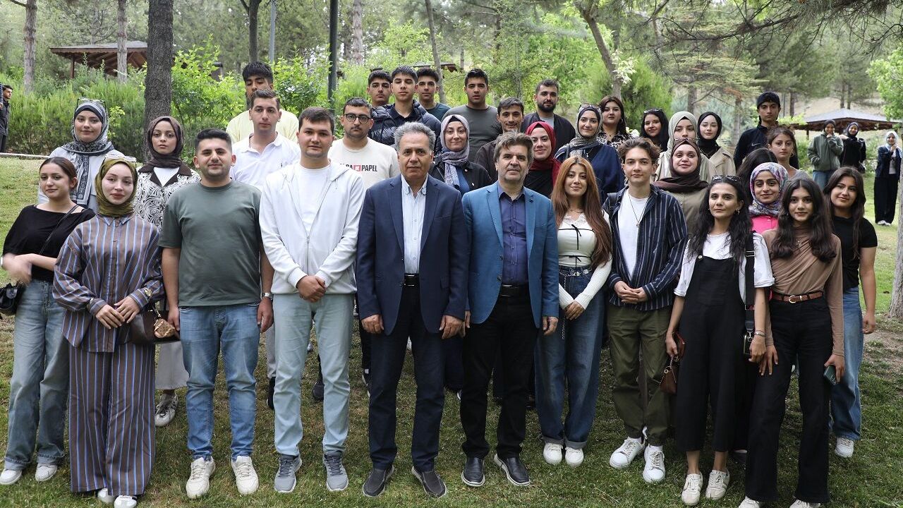 Gençler Sordu, Rektör Tek Tek Yanıtladı! Üniversiteyle İlgil