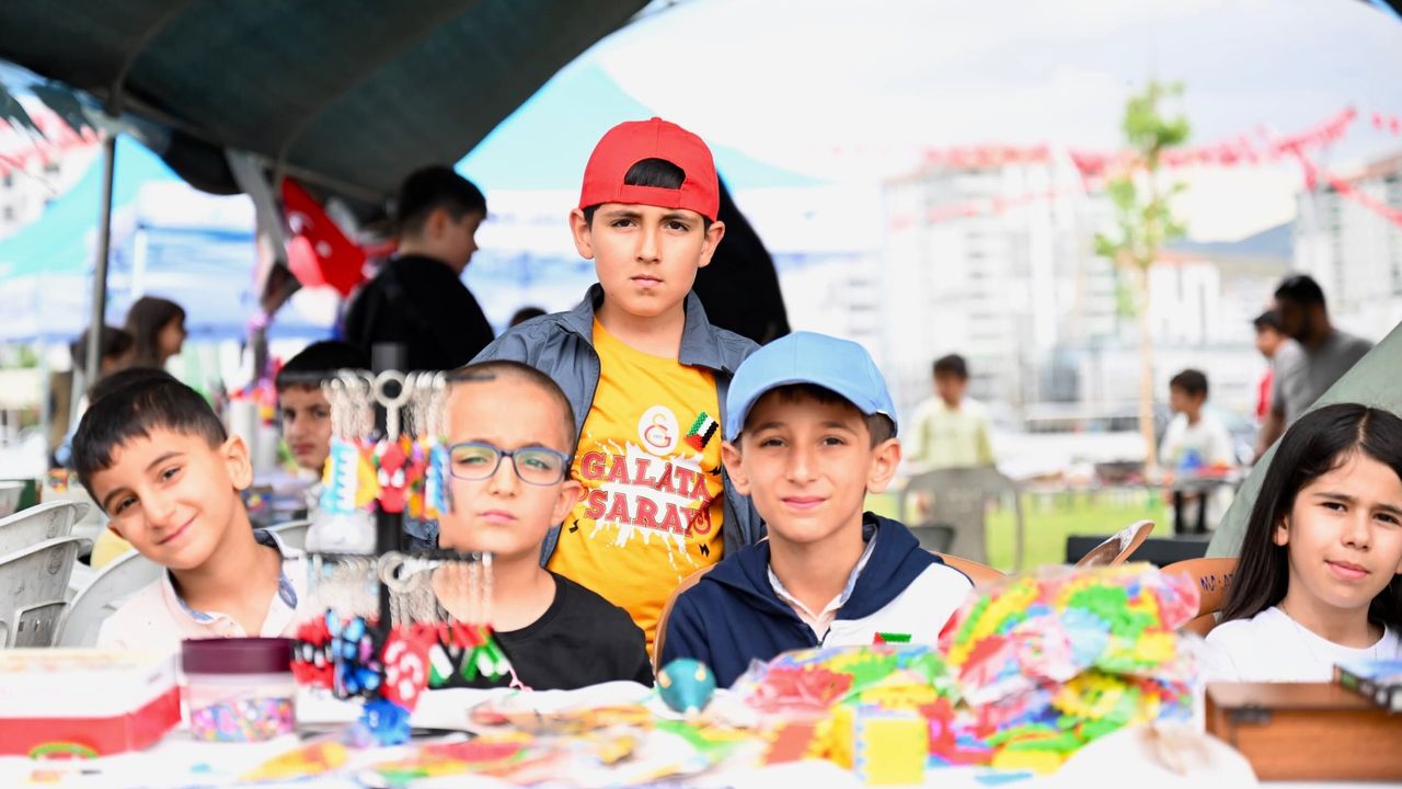 Malatya’da Minik Girişimciler 36 Bin 880 TL’yi Onlar İçin Ba