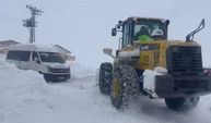 Kar yolları kapattı, cenaze 5 saattik mücadele sonrası defnedilebildi