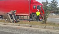 Malatya’da Tır İle Otomobil Çarpıştı: 1 Araç Yan Yattı