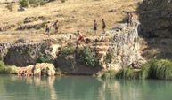 Gaziantep'te 42 Dereceyi Gören Sıcaklarda Gençlerin Serinleme Adresi Sıtma Pınar Çayı Oldu
