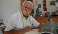 55 yıllık terzilik mesleğini kitap okuyarak yaşatıyor