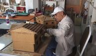 Çöpe Atılan Meyve Sandıklarından Öyle Bir Şey Yaptı Ki! Görenler Hayran Kaldı