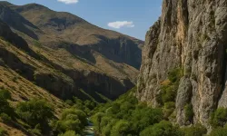 Malatya’nın Saklı Cenneti: Arapgir’in Kayalıkları Keşfedilmeyi Bekliyor!