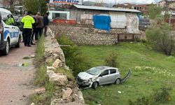 Malatya’da kontrolden çıkan araç bahçeye uçtu!