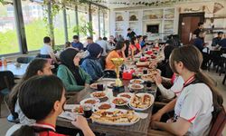 Bitlis'te kız voleybol takımları beldeye 2 kupa kazandırdı