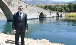 Depremde hasar gören 500 yıllık köprüde sona yaklaşıldı