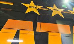 Gürsel Aksel Stadı’nda Şok Anlar: Galatasaray Otobüsü Taşlandı!