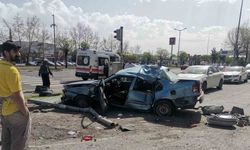 Kayseri'de kamyonet ile otomobil çarpıştı