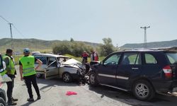 Kaza Faciası: Otomobil ile Cip Çarpıştı, Yaralılar Var