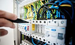 Her Dokunduğunuz Yerden Elektrik mi Çarpıyor? Statik Elektrikten Kurtulmanın Yolları!