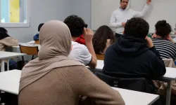 Tartışmalı Teklif: Çocuklara Başörtüsü Yasağı Meclis'te