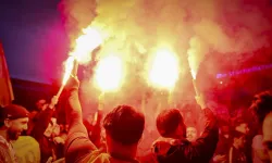 Galatasaray'ın kutlamalarında olay : 33 polis yaralandı