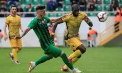 YMS’de 13 maç oynadı; Fulham, Monaco ve Olympiakos’un formasını giydi