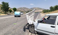 Adıyaman'da İki otomobil çarpıştı: 2 yaralı