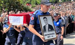 Belediye önünde Başkan Zeyrek’e acı veda