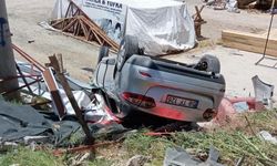 Elazığ’da otomobil şarampole devrildi: 2 yaralı
