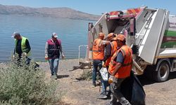 Elazığ'ın incisi Hazar'da 40 ton çöp toplandı