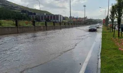 Erzurum’da sağanak hayatı felç etti