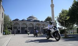 Camide Müezzin, Sokakta Motorcu: Gençleri Namaza Isındıran Hoca