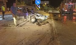 Sivas'ta iki otomobil kafa kafaya çarpıştı: 1’i ağır 2 yaralı