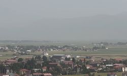 Yüksekova’nın dağları toz bulutu altında kaldı