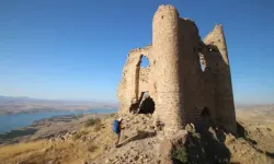 Bir Adımda Bin Yıl: Mor Ahron