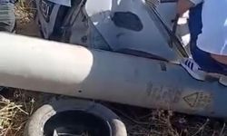 Diyarbakır'da yoldan çıkan araç bariyerlere ve direğe çarptı: 2 yaralı