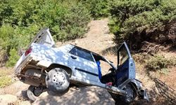 Adana'da otomobil şarampole devrildi: 2 yaralı