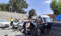 Bitlis’te otomobiller çarpıştı: 10 yaralı