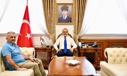 Malatya’nın eski valisi, yeni valiyi ziyaret etti