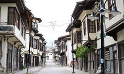 Depremde hasar gören Lezzet Caddesi restorasyona başlıyor