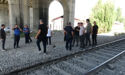 Yük treninin çarptığı adam öldü!