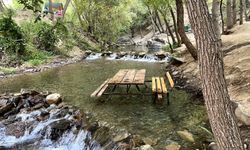 Buz gibi soğuk suyu ziyaretçileri mıknatıs gibi çekiyor!
