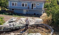 Malatya’da bariyerleri aşan tır evin çatısına uçtu!
